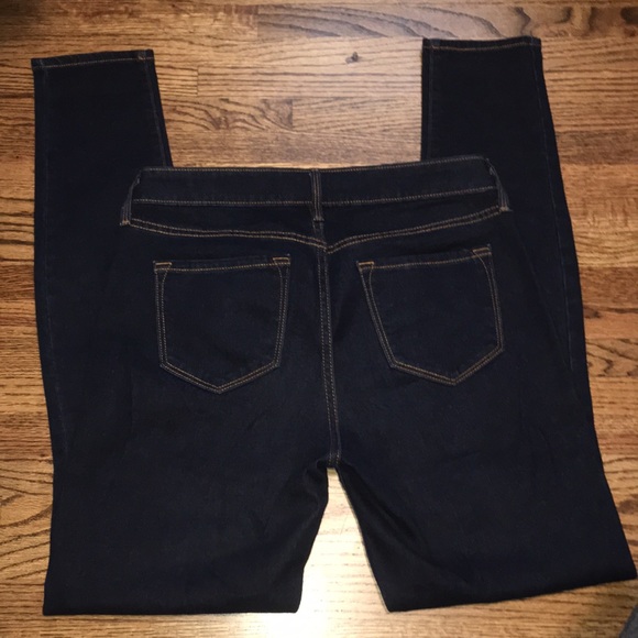 Old navy rockstar skinny jeans - Picture 2 of 4